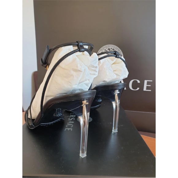Beautiful versace heels in very good condition - Picture 5 of 5